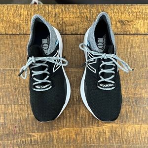 Mew Balance Size 8 roav fresh foam. Black and gray.